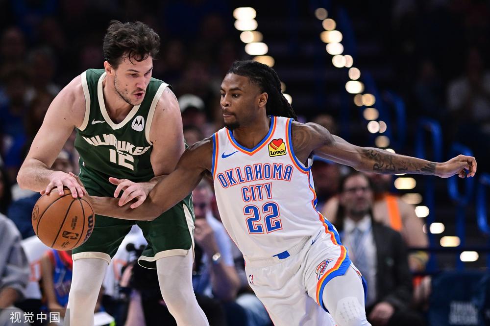 更是对他 更是对他