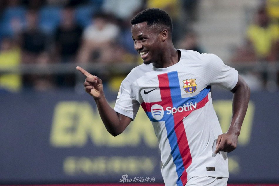 曼联因后防 曼联因后防