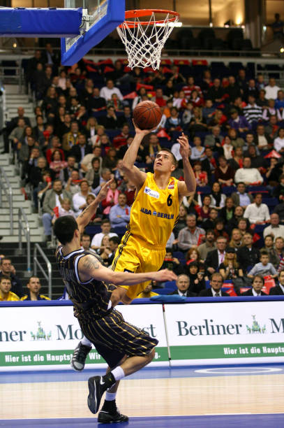 尽管在中场 尽管在中场